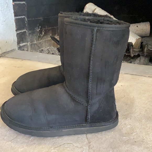 Short black UGG boots size 7 - Picture 4 of 5